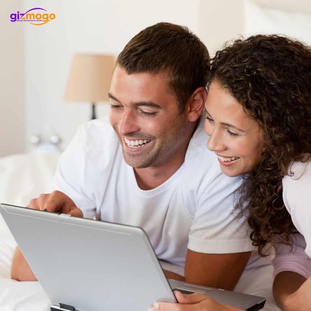 Couple-holding-laptop Couple-holding-laptop