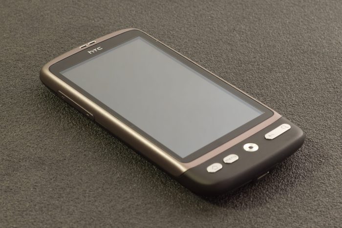 HTC_Desire_-_front_with_dark_screen HTC Desire