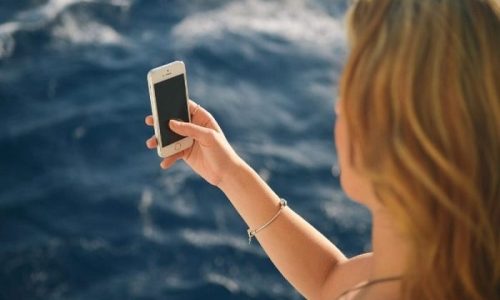 girl-taking-selfie-near-ocean-page-001-1